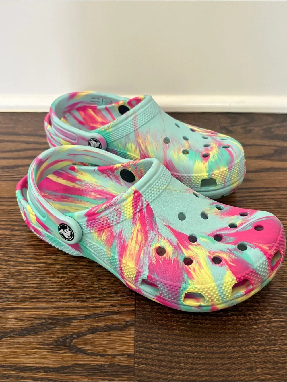 CROCS Kids Aquamarine Multicolor Sandals sz 4